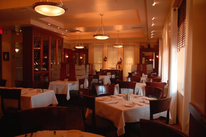 Dining 24 of 34