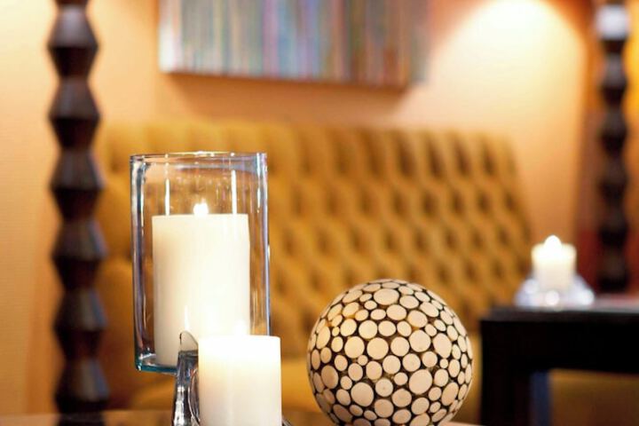 Lounge 67 of 76