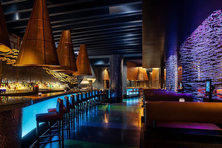 Lounge 104 of 166