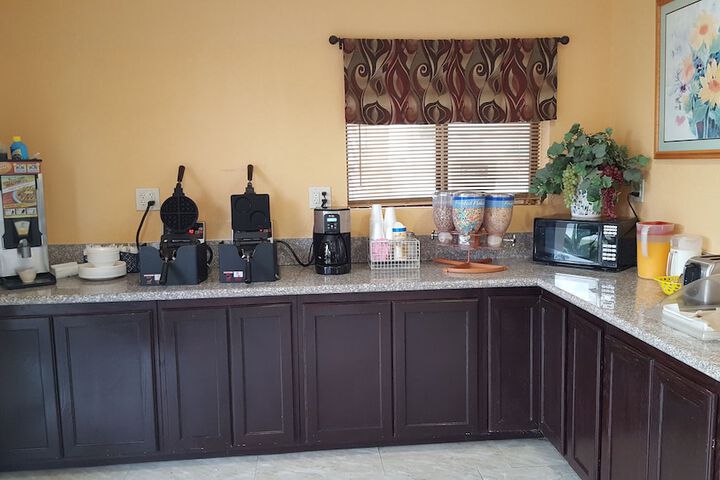 Breakfast/Coffee Service 36 of 40