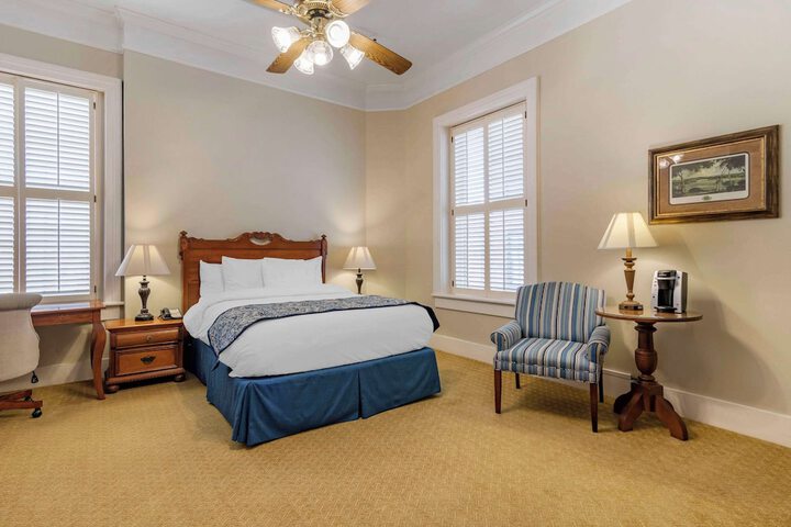 Room 6 of 32