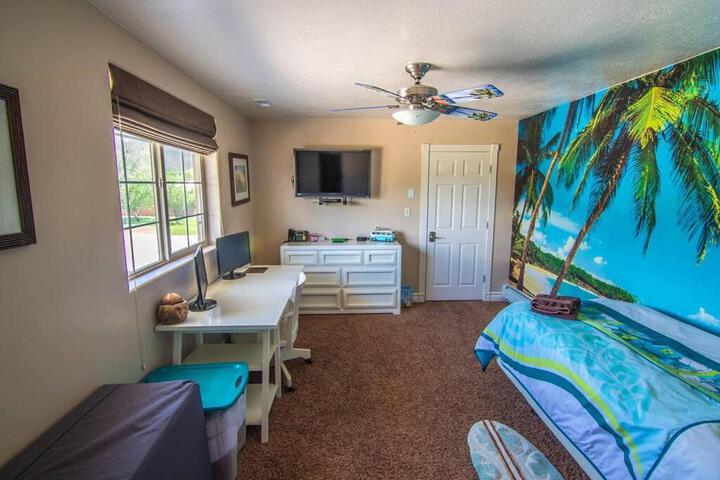 Tacit Shadow Resort Paradise Deluxe Suite Gym, Coffee Bar, Hot-Tub, Free Laundry, Food Available