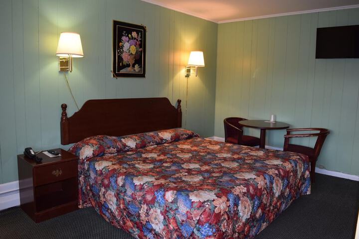 Room 9 of 18