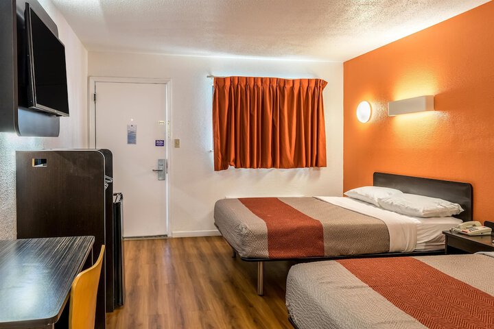 Room 17 of 30
