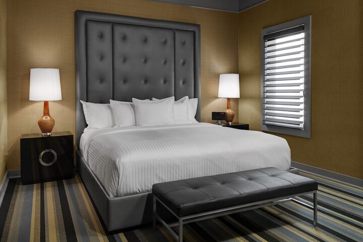 Room 16 of 28