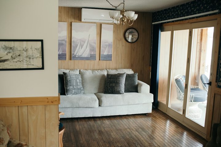 Lounge 138 of 156