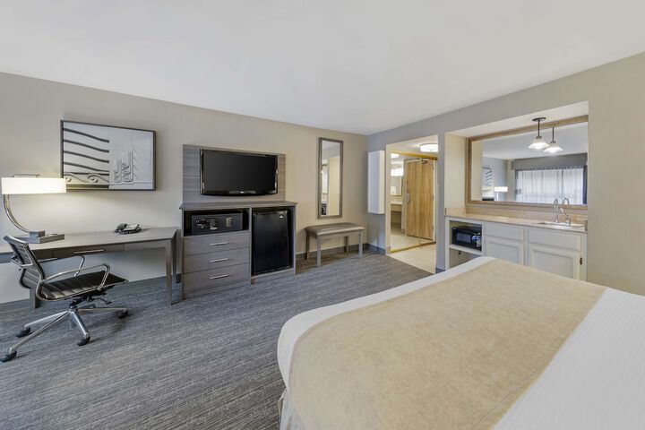 Best Western Plus Executive Inn