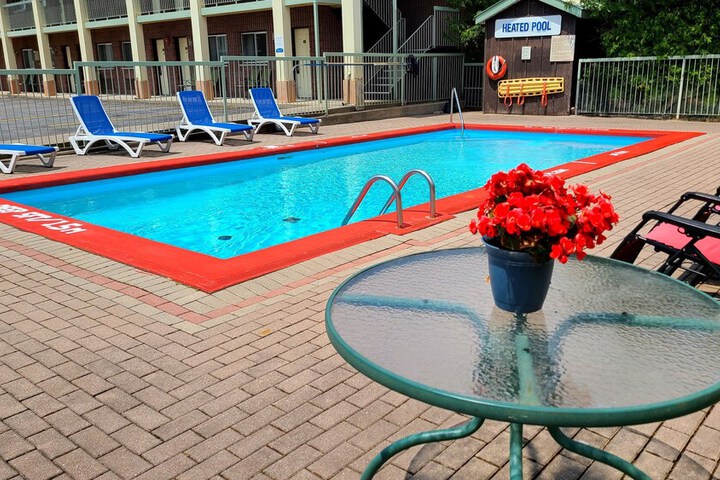 Riviera Inn and Suites 1000 Islands
