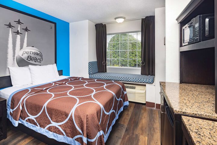 Room 6 of 30