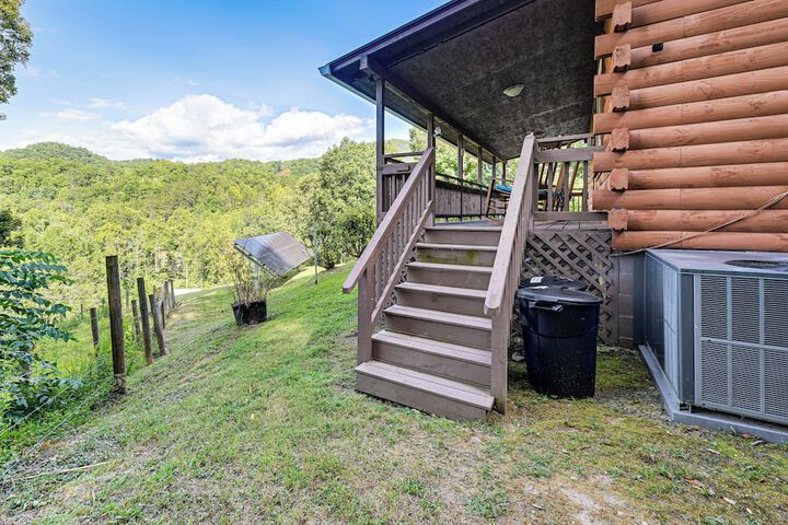 Riverfront Cabin w / Mtn Views in Tuckasegee!