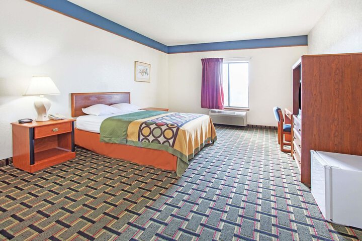 Room 9 of 14