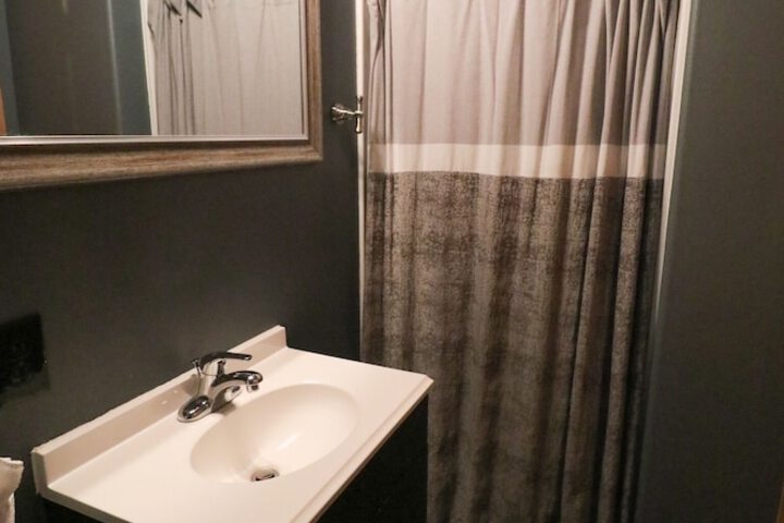 Room 7 of 16