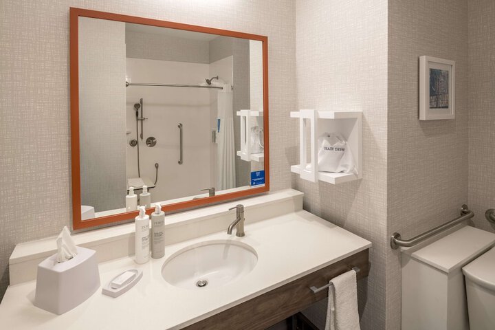 Hampton Inn & Suites Huntington Downtown