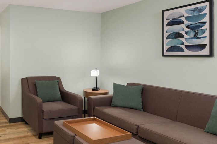 Wingate Suites by Wyndham Mansfield