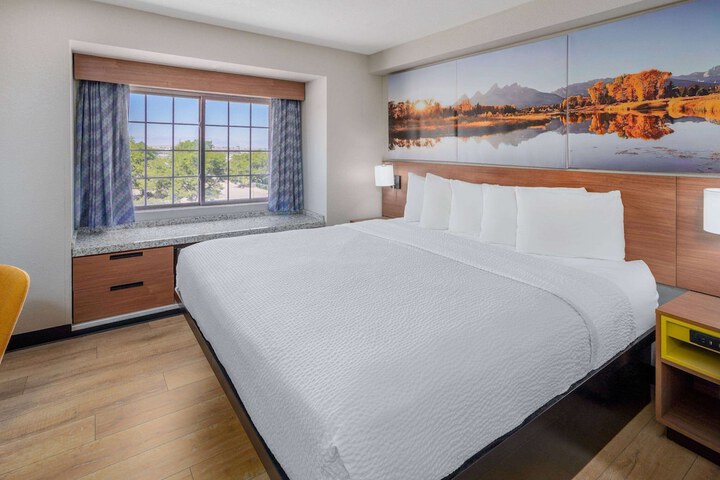 Room 21 of 28