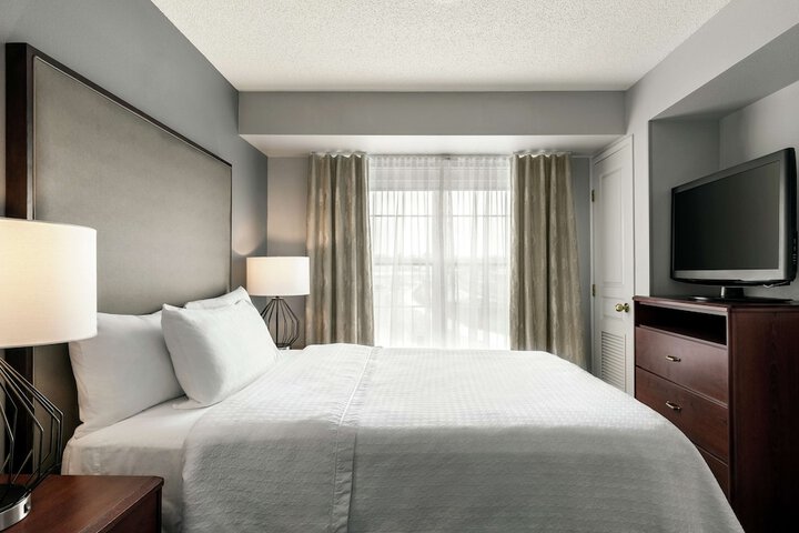 Room 17 of 34