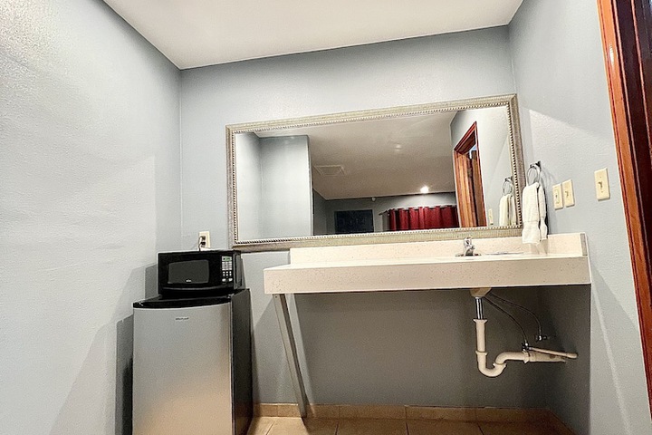 Room 3 of 7