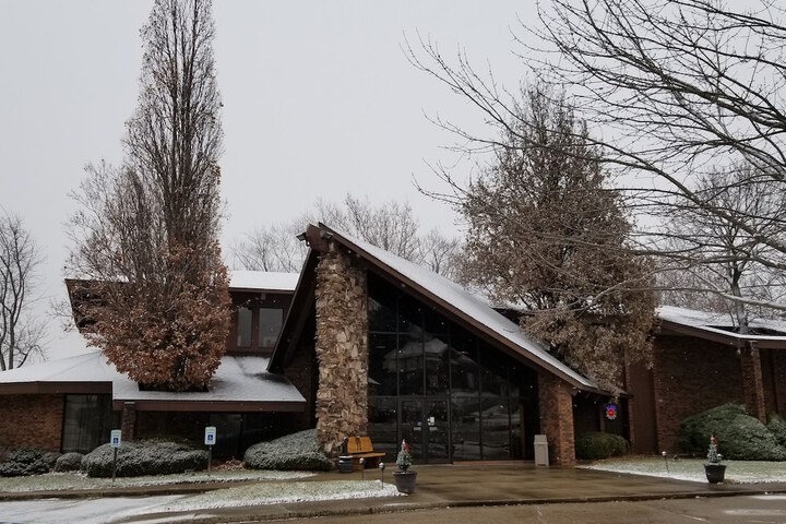 Riverbank Lodge