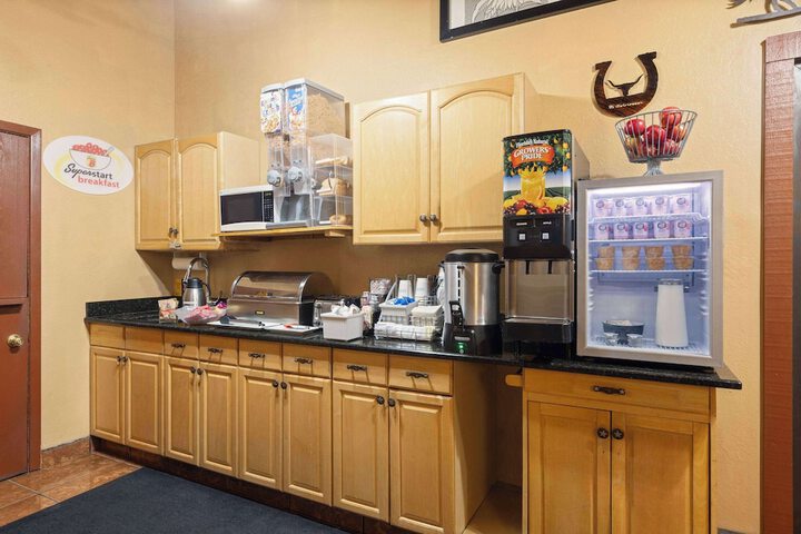 Breakfast/Coffee Service 40 of 44