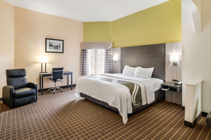 Room 10 of 28