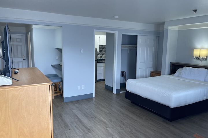 Room 33 of 46