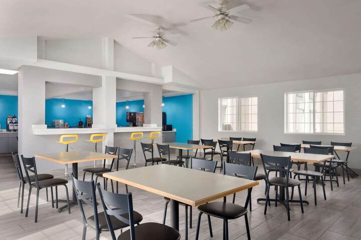 Breakfast/Coffee Service 26 of 29