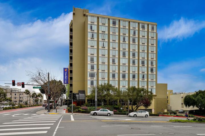 Hotel 2 of 77