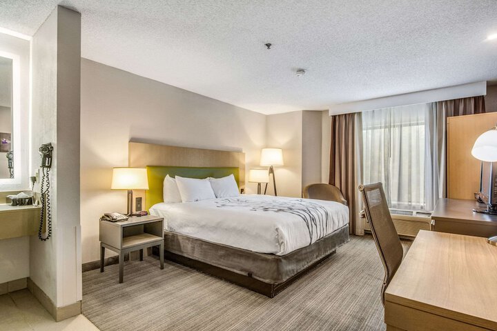 Room 21 of 34