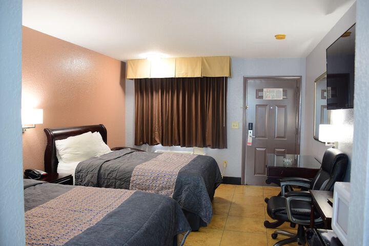 Room 9 of 18