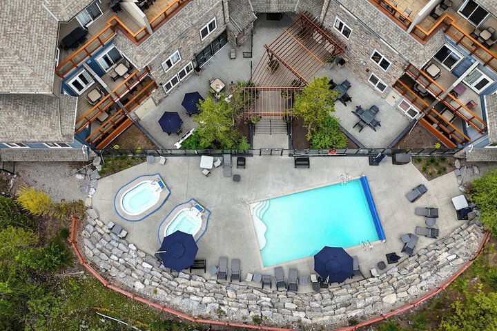Blackstone Mountain Lodge by CLIQUE