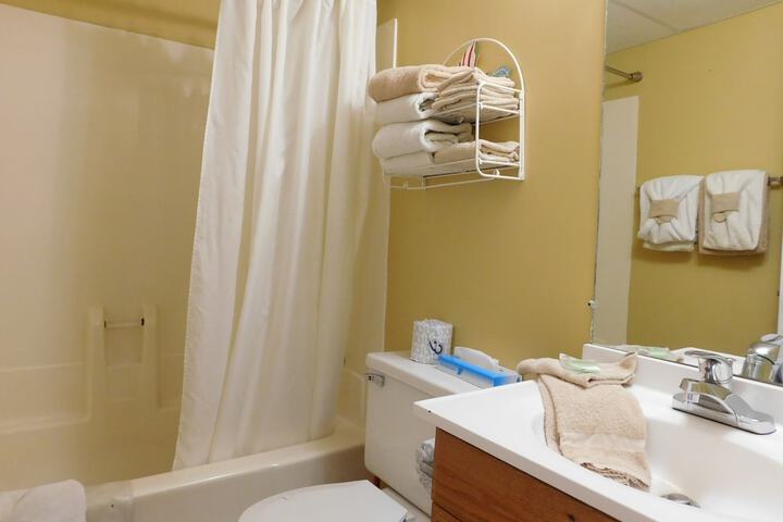 Room 40 of 165
