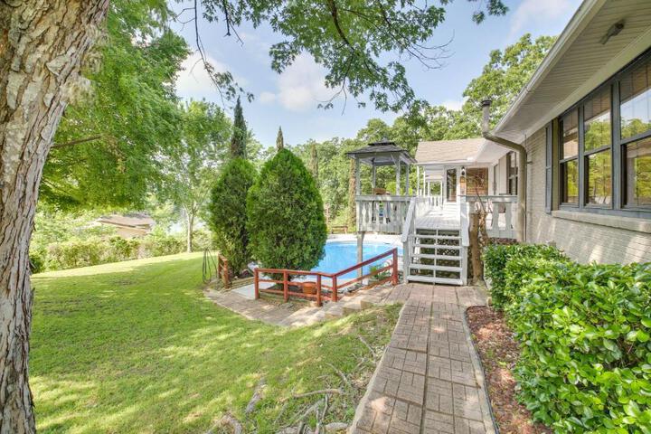 Private Pool: Lakefront Home in Hot Springs!
