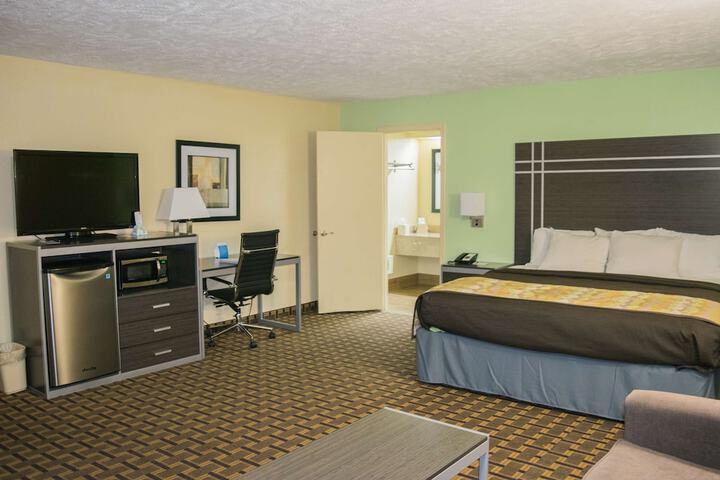 Room 7 of 25
