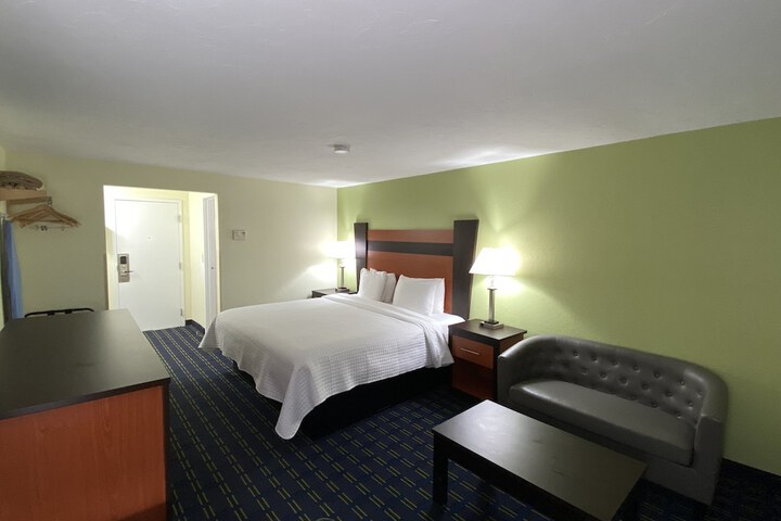 The Mariner Resort Cape Cod by The Red Collection