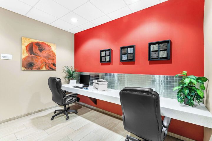 Business Center 52 of 53