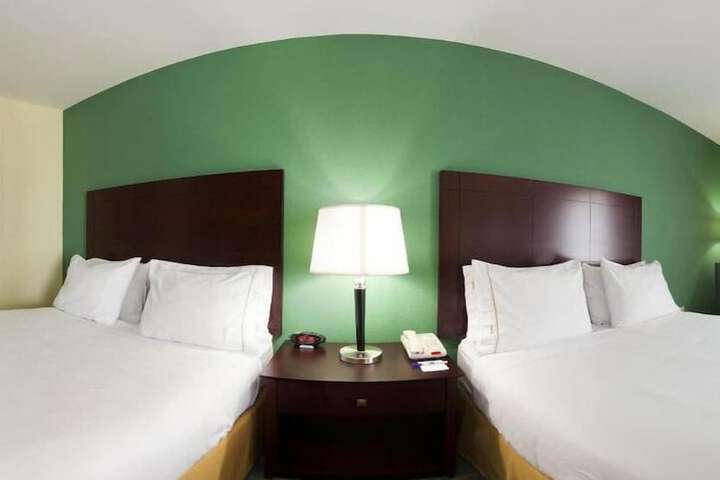 Room 25 of 49