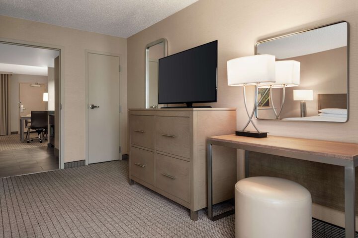 Embassy Suites by Hilton Cleveland Rockside