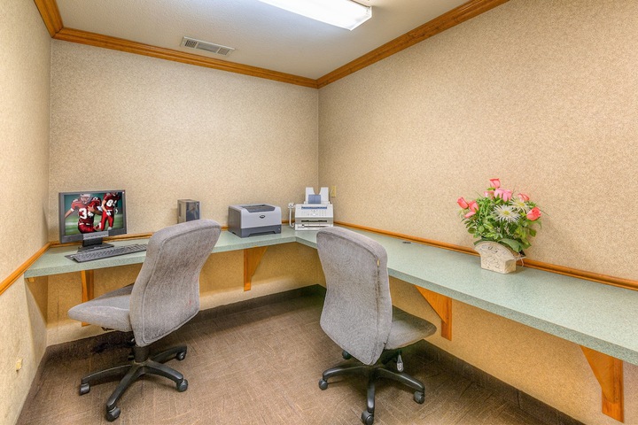 Business Center 44 of 44