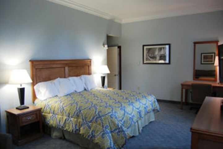 Marina Inn & Suites