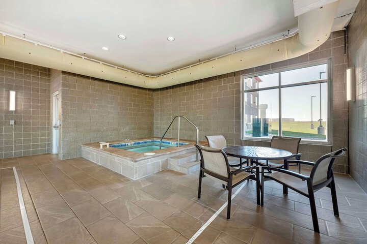 Best Western Plus Lakeview Hotel