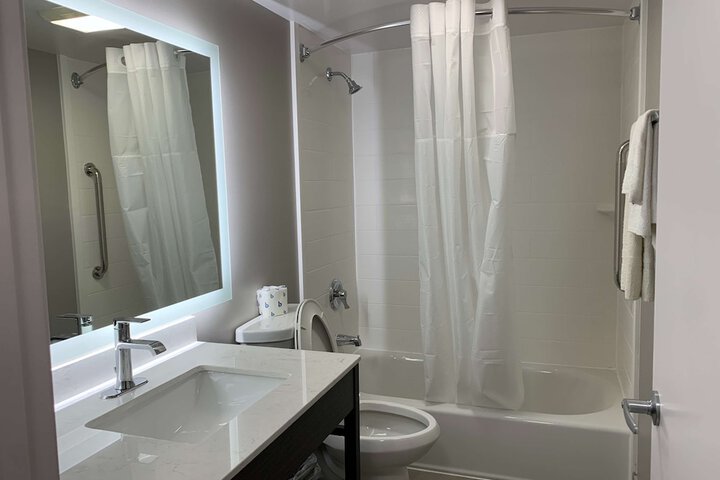 Room 15 of 16