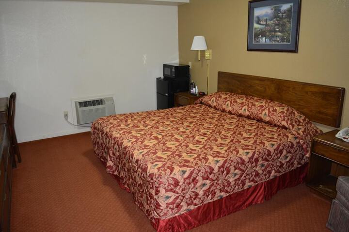 Room 10 of 14