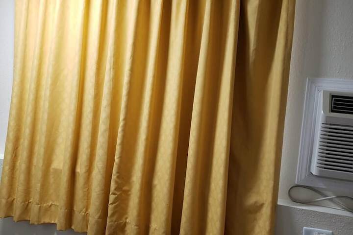 Room 11 of 18