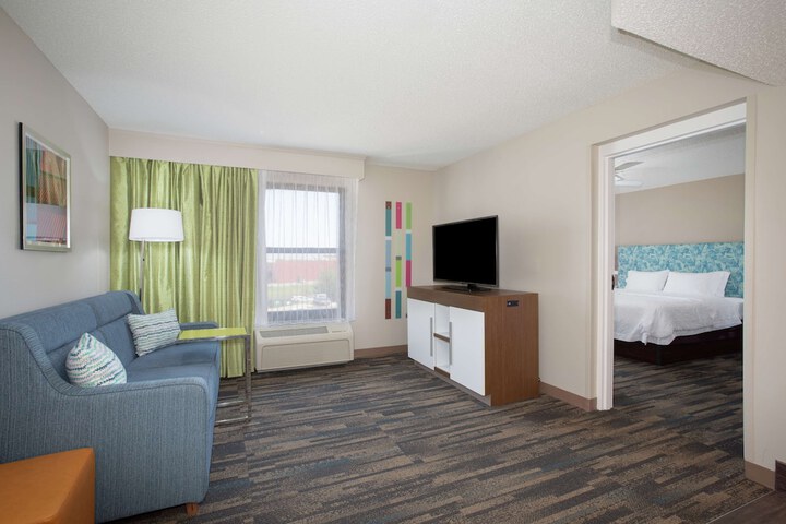 Hampton Inn & Suites Kansas City-Merriam