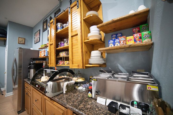 Breakfast/Coffee Service 264 of 271