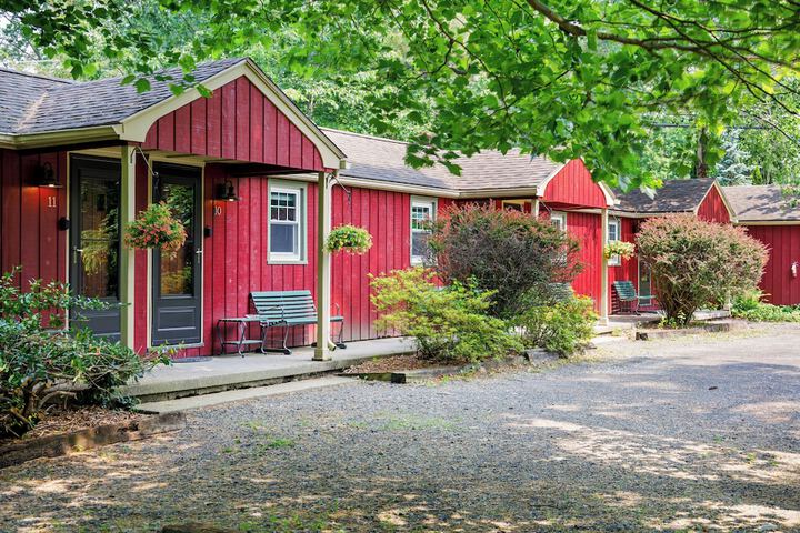 Phoenicia Lodge