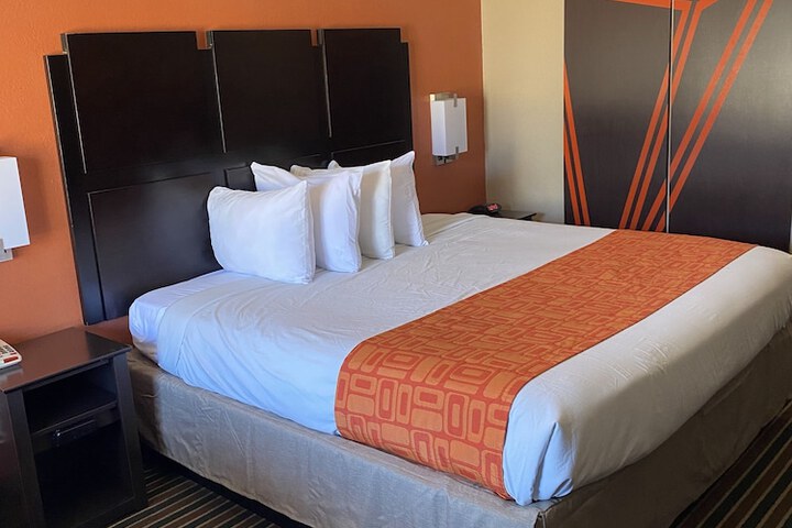 Room 10 of 15