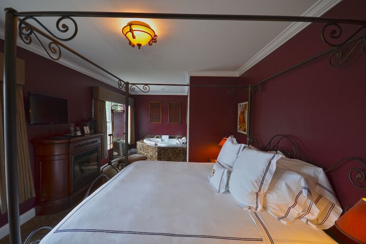 Room 34 of 43