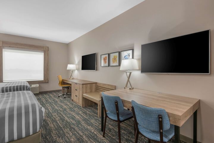 Room 50 of 64