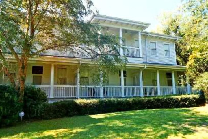Lookaway Inn